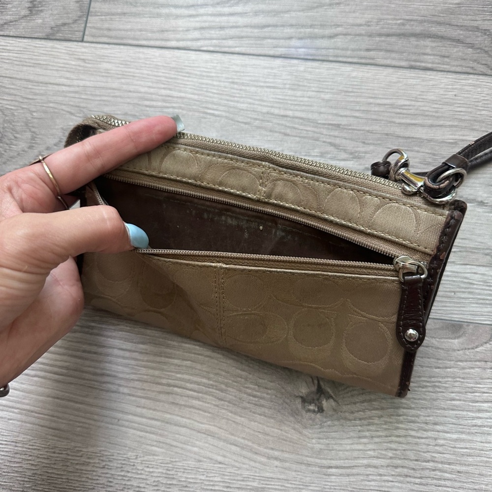 Coach Wristlet - Picture 4 of 8